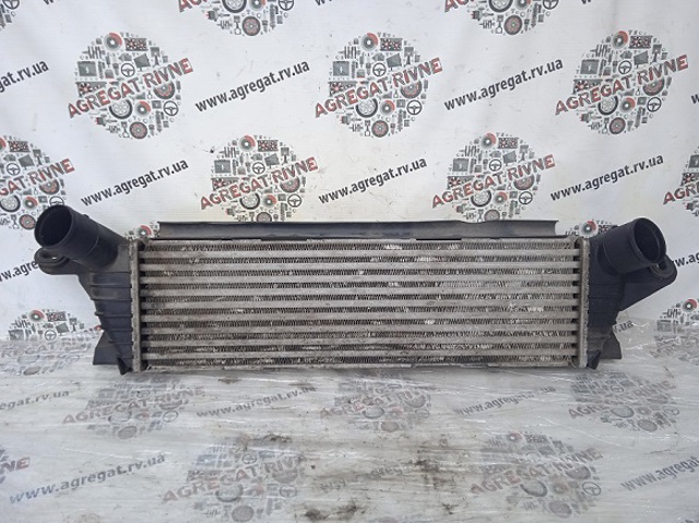 Охолоджувач наддувочного повітря 8200140970 RENAULT