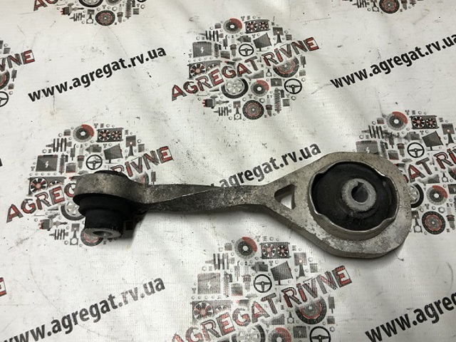 Опора двигуна задня 8200151995 RENAULT