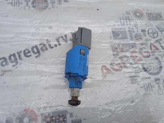 Датчик включення зчеплення 8200168239 RENAULT