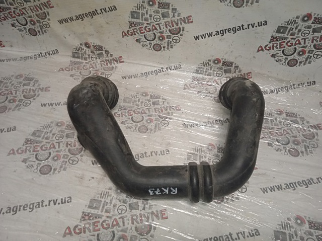 Патрубок повітряний, вихід з турбіни (наддув) 8200229554 RENAULT