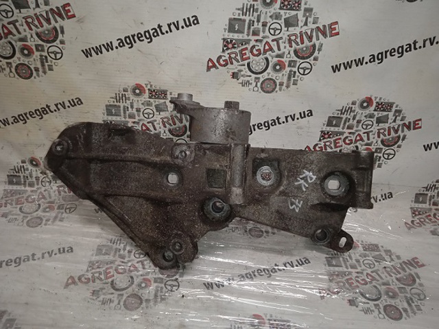 Кронштейн кріплення генератора 8200327134 RENAULT