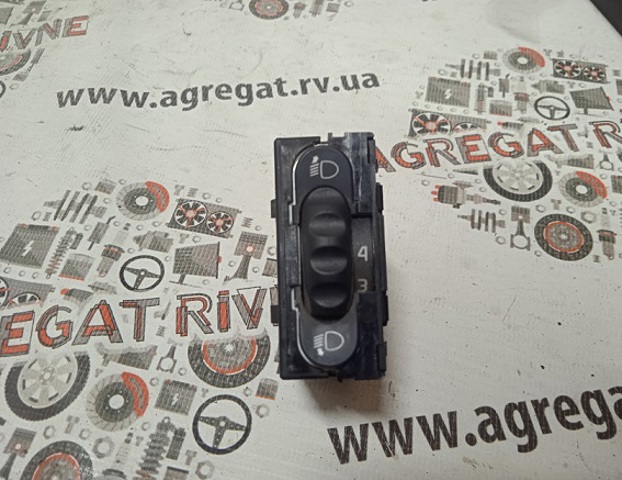 Кнопка коректора фар 8200379685 RENAULT