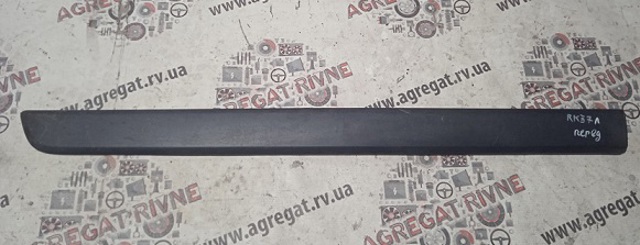 Молдинг передньої лівої двері 8200439111 RENAULT