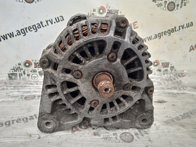 Генератор автомобільний 8200468131 RENAULT