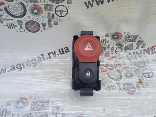 Кнопка включення аварійної сигналізації 8200523299 RENAULT