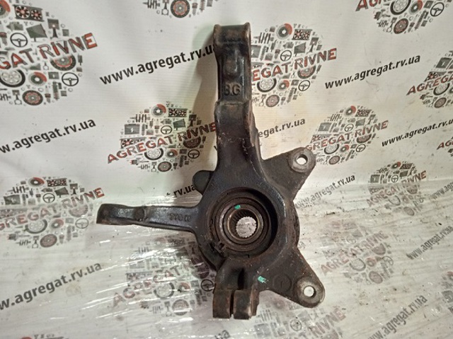 Кулак поворотний передній лівий 8200755585 RENAULT