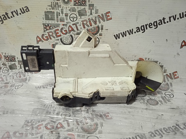 Замок дверей водія 828406 PEUGEOT