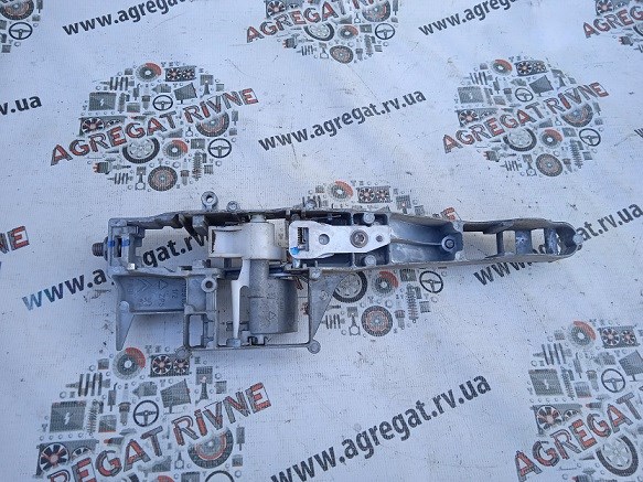 Тримач зовнішньої ручки дверей, передньої правої 9680168580 PEUGEOT
