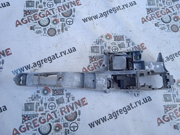 Ручка передніх дверей зовнішня, ліва 9680168680 PEUGEOT