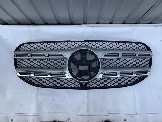 Облицювання радіатора 1678881200 MERCEDES