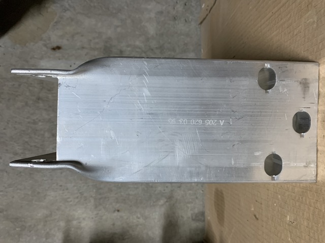 Кронштейн підсилювача переднього бампера 2056200395 MERCEDES