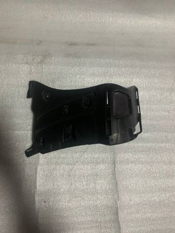 Кронштейн бампера переднього, правий 2218852623 MERCEDES