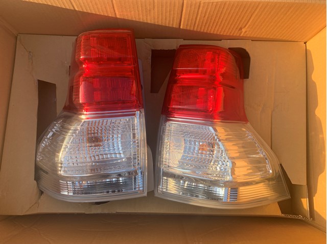 Ліхтар задній лівий 8156160831 TOYOTA