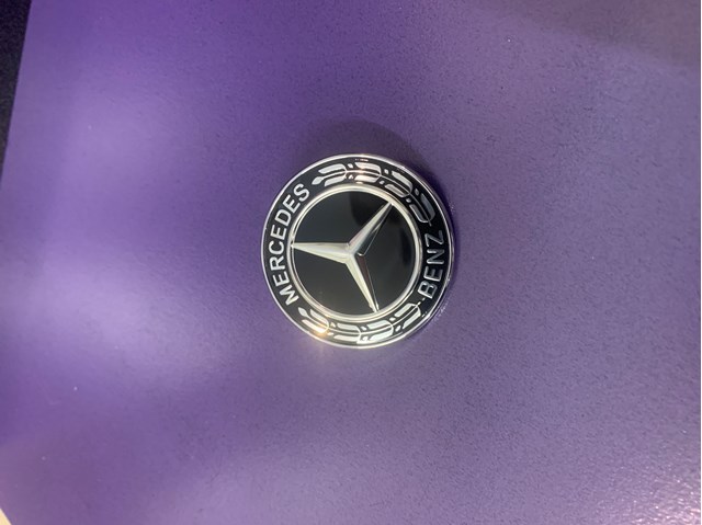 Емблема переднього бампера A0008171801 MERCEDES