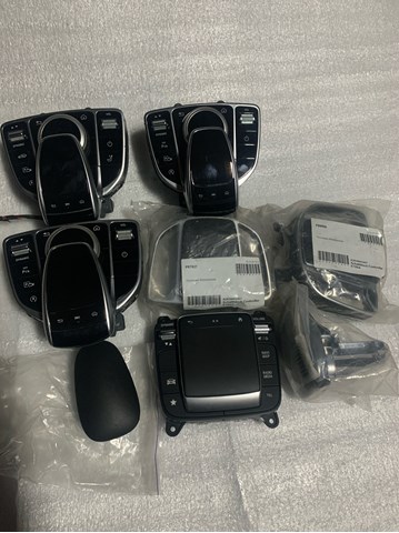 Блок кнопок центральної консолі A2139004608 MERCEDES