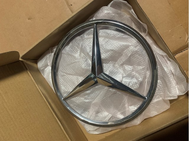 Фірмовий значок решітки радіатора A2518880086 MERCEDES