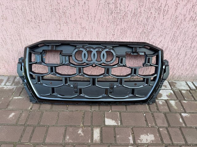 Захисна решітка радіатора 4M0853651 VAG