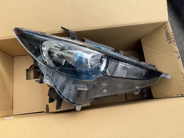 Фара правая KB8M51031F MAZDA