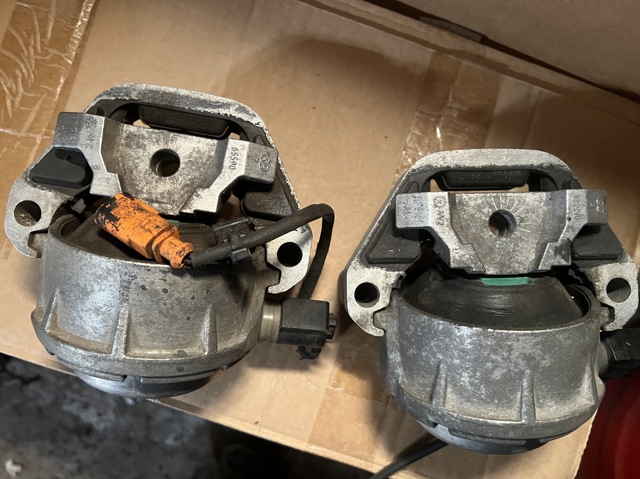 Права опора двигуна 4G0199381LB VAG