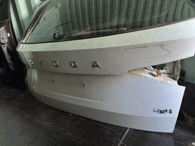 Кришка багажника кузова 565827025C VAG