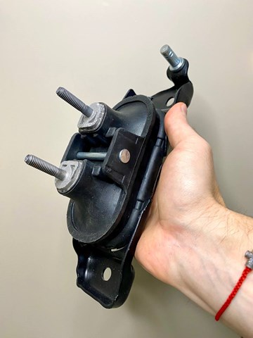 Права подушка мотора 5273994AB MARKET (OEM)