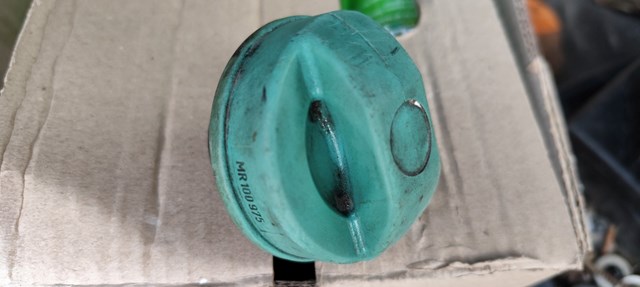 Пробка бензобака MR100975 MITSUBISHI