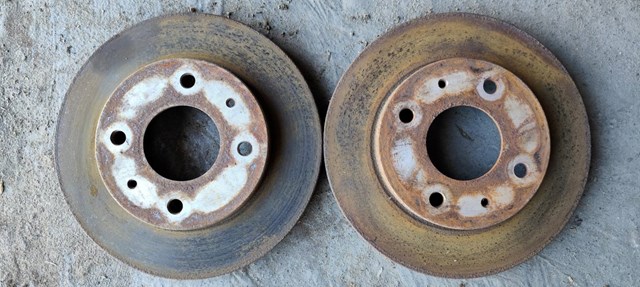 Гальмо дискове переднє MR205585 MITSUBISHI