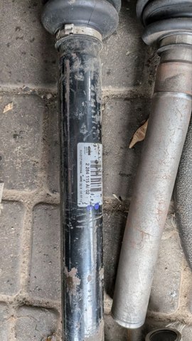 Піввісь задня, ліва 2284115 BMW