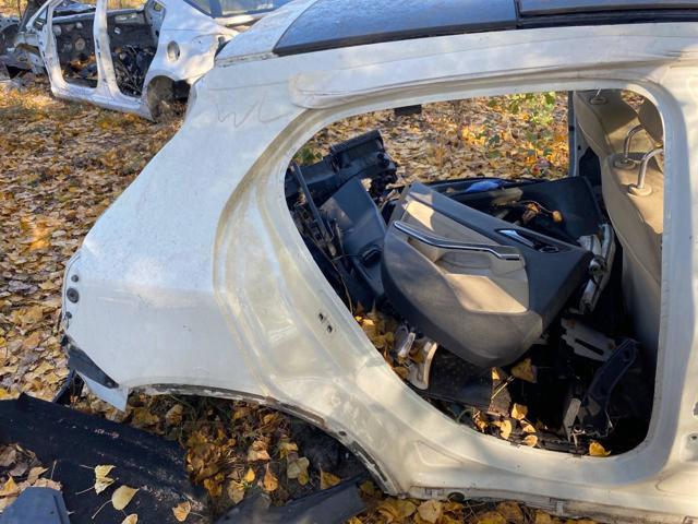 Крило праве заднє 1566302400 MERCEDES