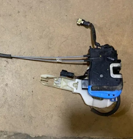 Замок дверей водія 813102V000 HYUNDAI