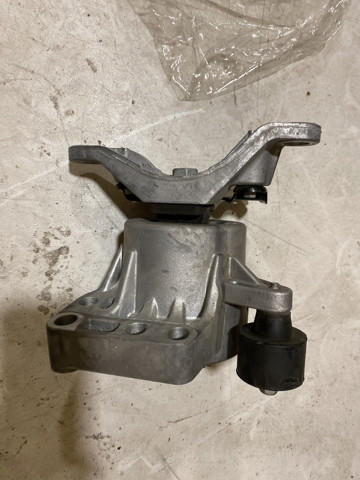 Права опора двигуна DG936F012DB FORD
