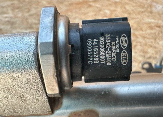 Датчик тиску палива 353422M400 HYUNDAI