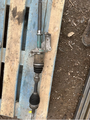 Привід передній правий 391004BA1A NISSAN