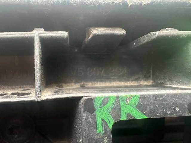 Направляюча заднього бампера, права 3V5807394 VAG