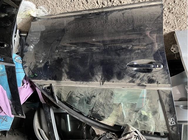 Пасажирські передні двері 6700130850 TOYOTA