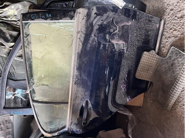 Двері пасажирські задні праві 6700330600 TOYOTA