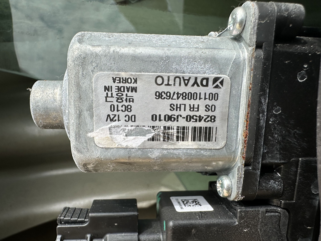 Мотор склопідйомника дверей передніх, лівих 82450J9010 HYUNDAI