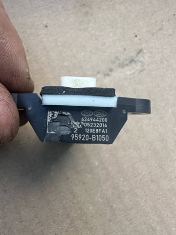 Датчик подушки безпеки 95920B1050 HYUNDAI