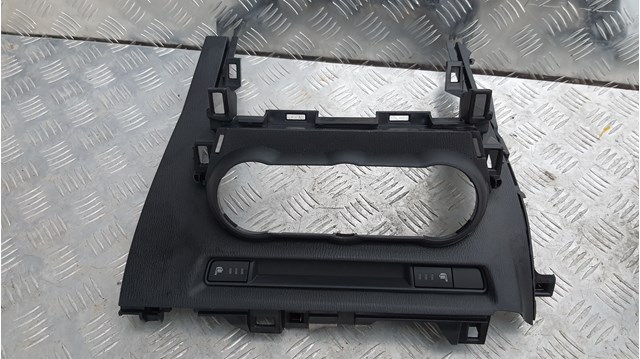 Кнопка вкл.обогрева сидіння BHR155260 MAZDA