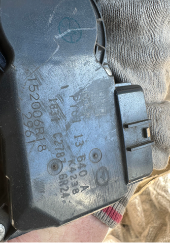Заслінка повітряна PY0113640A MAZDA