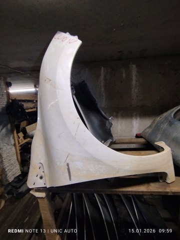 Переднє праве крило 631002841R RENAULT