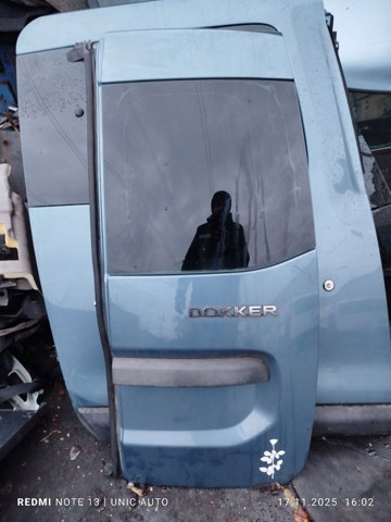 Двері фургона задні, распашні, праві 901005310R RENAULT