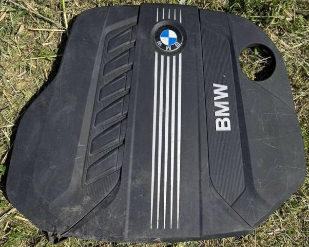 Кришка двигуна декоративна 13717812063 BMW