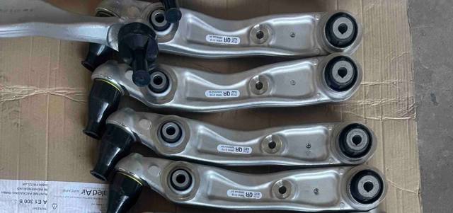 Правий важіль передній нижній підвіски 31106898554 BMW