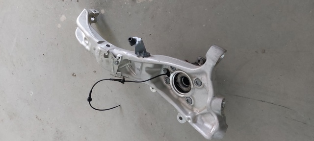 Цапфа поворотна ліва 31216876655 BMW