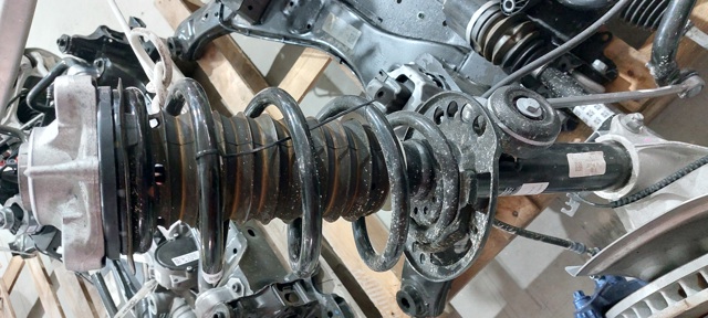 Амортизатор передньої підвіски 31306880606 BMW