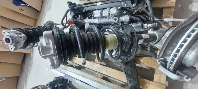 Стійка передня права 31316871782 BMW