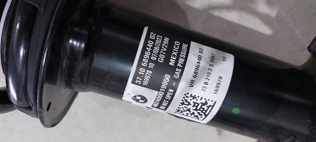 Стійка передня права 37106896440 BMW