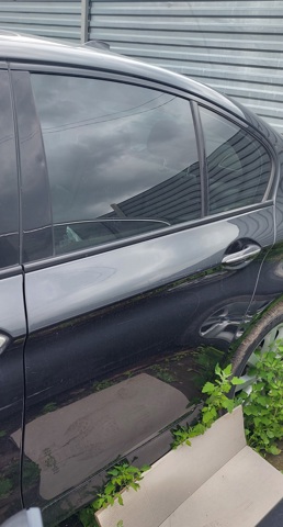 Двері пасажирськи задні ліві 41009628755 BMW