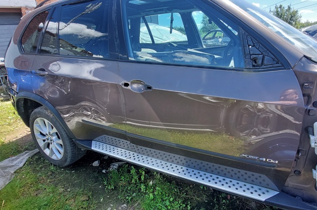 Дверка передня права 41517211424 BMW